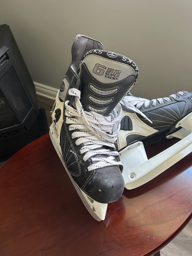 CCM Super Tacks with Changeable Blades Size 8 1/2 in Skates & Blades in Renfrew - Image 2