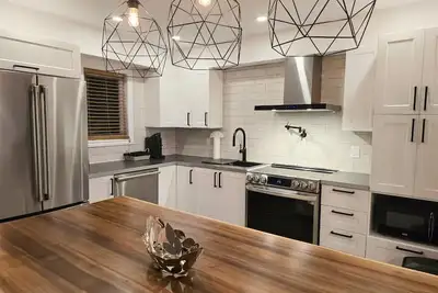 Entire 2 bdrm Condo Rental unit in Gatineau, Canada, View more
