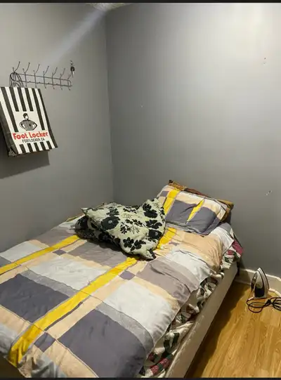 Single bedroom for rent in Glace Bay (#11 Area) Includes Bed, pillows, and bedding Dresser Desk TV S...