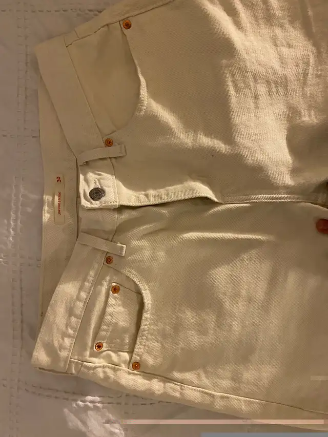 **BRAND NEW** White Levi jeans size 30 in Women's - Bottoms in City of Toronto - Image 6