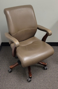 Chairs/Keilhauer Danforth leather chairs/Excellent condition/85$