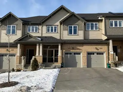 $2600/Month, 3 Bedroom town house, Basement Finished, August 1