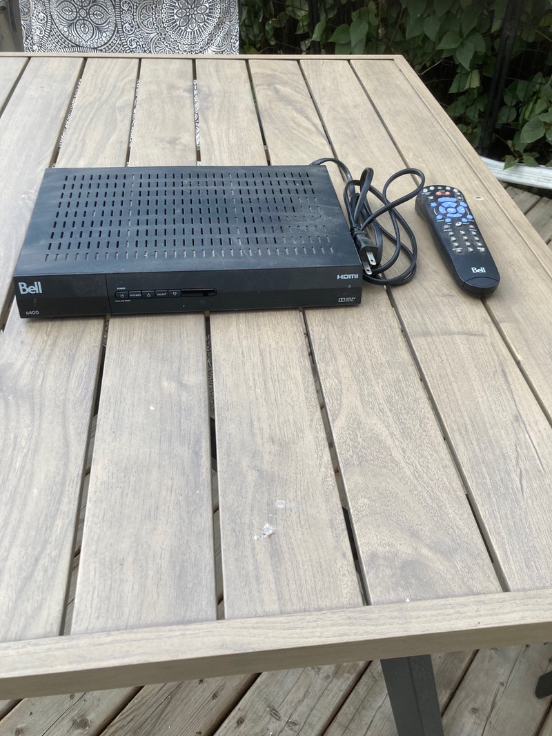 Bell satellite receiver and remote Video & TV Accessories Winnipeg