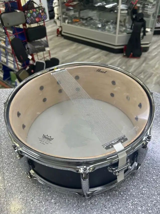 Pearl Modern Utility Snare in Drums & Percussion in Oshawa / Durham Region - Image 2