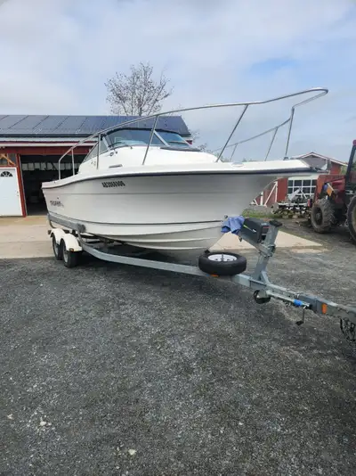 ""Would consider trade for 17'-19' deep hulled boat"" Freshwater boat with only 300 hours, 200 of th...