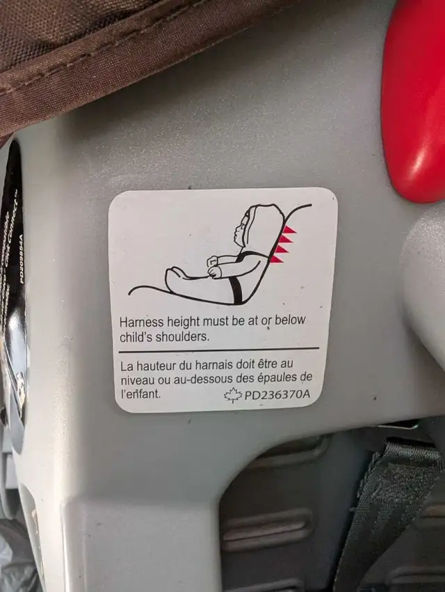 baby car seat in Strollers, Carriers & Car Seats in Oakville / Halton Region - Image 8