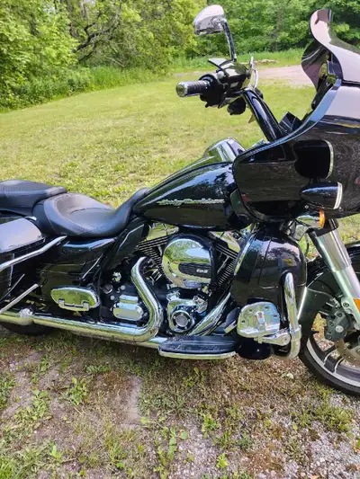Only interested in corvette on trade 2015 road glide 12" bars cvo seat lots of accessories on the bi...