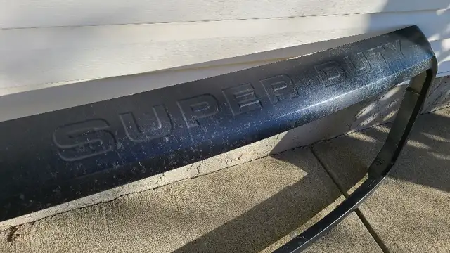 2011-16 Ford Super Duty Grill Surround in Auto Body Parts in Edmonton - Image 4