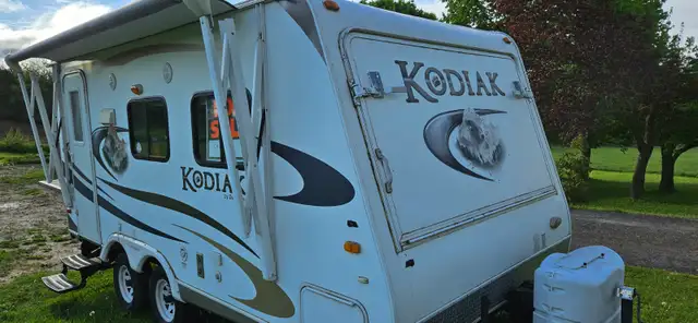 2010 Dutchmen Kodiak TT hybrid camper trailer for sale in Travel Trailers & Campers in Owen Sound - Image 5