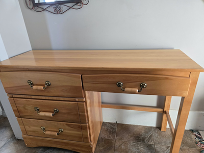 Desk/dresser 50" wide x 16" deep x 31.5" high Excellent used condition.