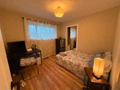 $1200 Spacious Clean Private Room in a Quiet house in South Wind