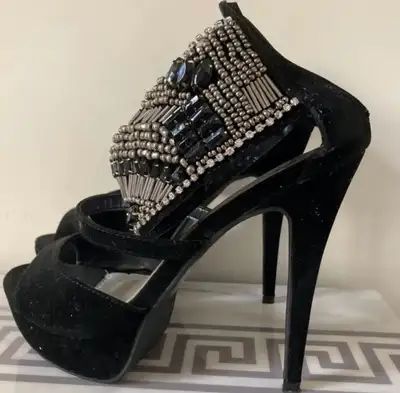 Black heels, View more