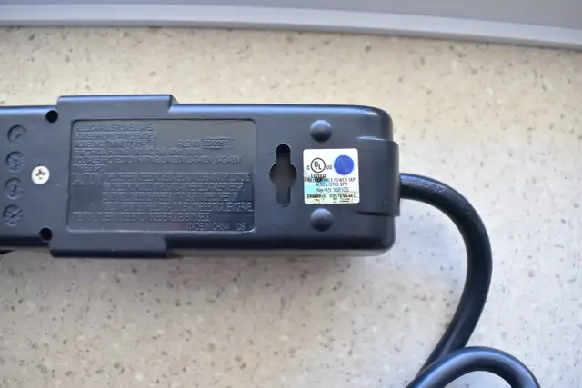 MINUTEMAN MMS780R Computer Surge Protector. in Cables & Connectors in West Island - Image 5