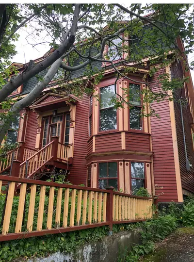 FURNISHED ROOM FOR RENT - CHARMING VICTORIAN HOME $700/month - All Inclusive Located in a beautiful...