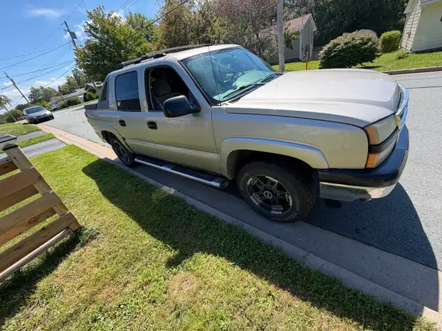2005 Chevy Avalanche 5.3 4x4552033528872980481