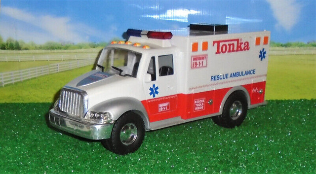 Tonka / Ambulance / Batteries dans Art et objets de collection  à Laval/Rive Nord