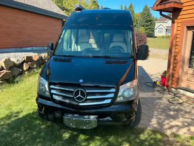 Moteur diesel, double roues arrières, 25 pieds,7 places, lit King, air climatisé, génératrice, suspe...