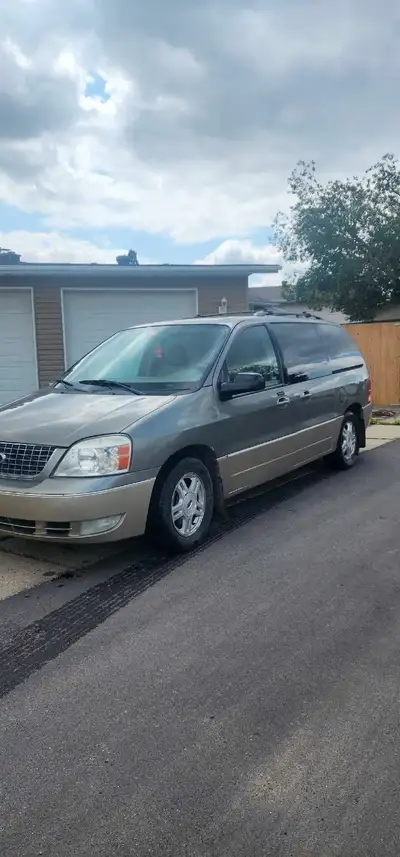 Ford freestar 2005 in mint condition limited been in the family for a long time fully loaded electri...
