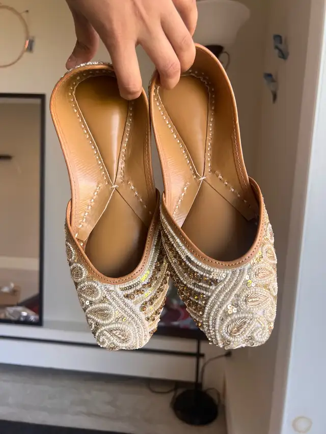 Women shoes in Women's - Shoes in City of Montréal - Image 5