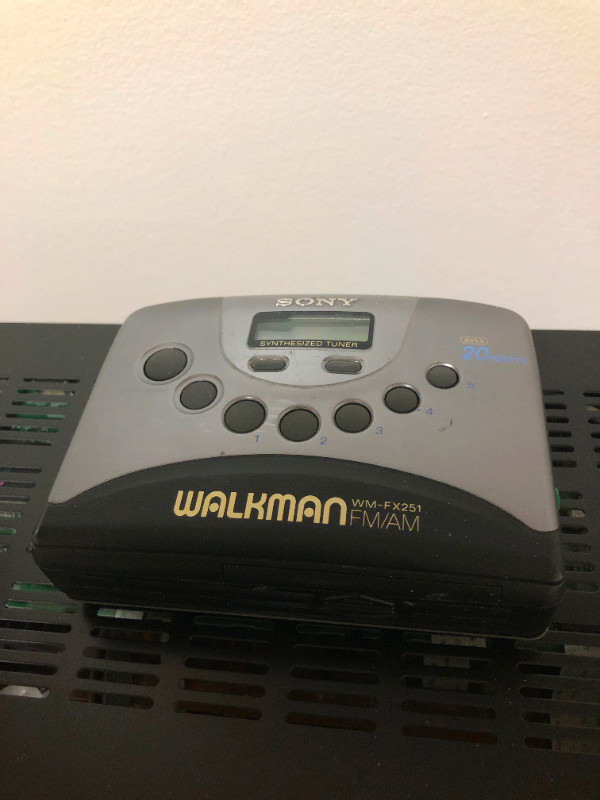 Sony Walkman Wm-fx251 Fm/am Radio Cassette Player in Arts & Collectibles in Vancouver