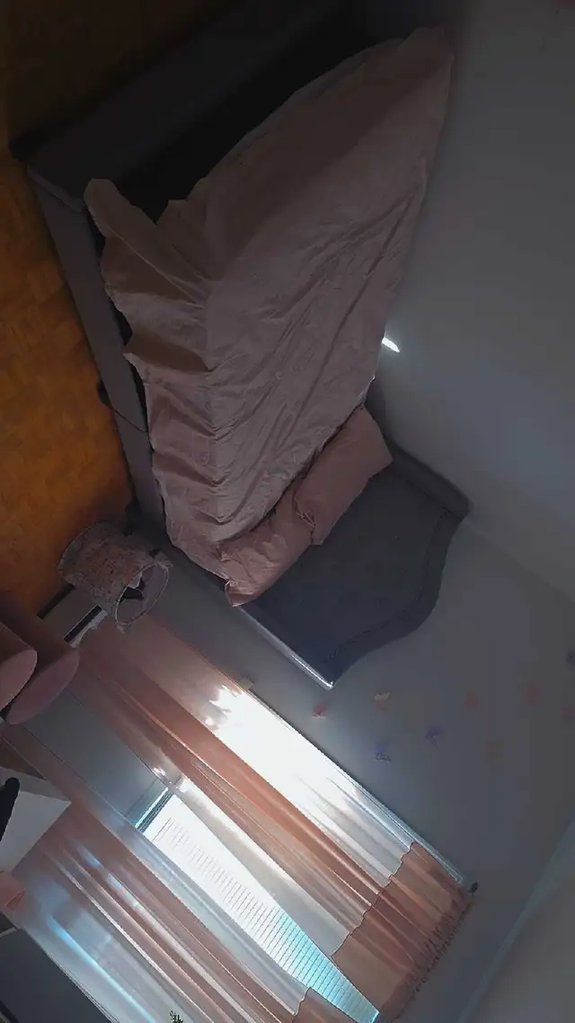 base de lit simple gris in Beds & Mattresses in City of Montréal - Image 3