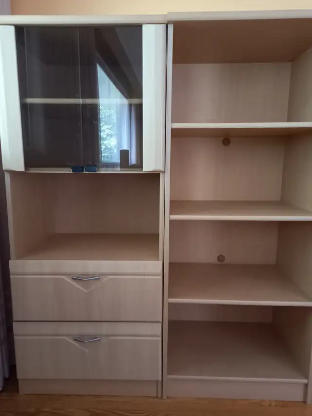Solid Wood Oak Display Cabinet in Hutches & Display Cabinets in City of Toronto - Image 4