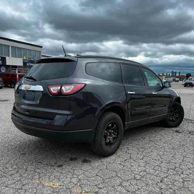 2017 CHEVROLET TRAVERSE | 8 PASS in Cars & Trucks in City of Toronto - Image 5