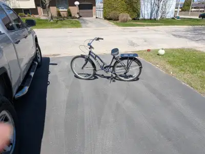 Ladie's Schwinn Momento 7-speed bike, View more