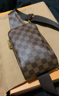 Louis Vuitton crossbody-belt  bag 