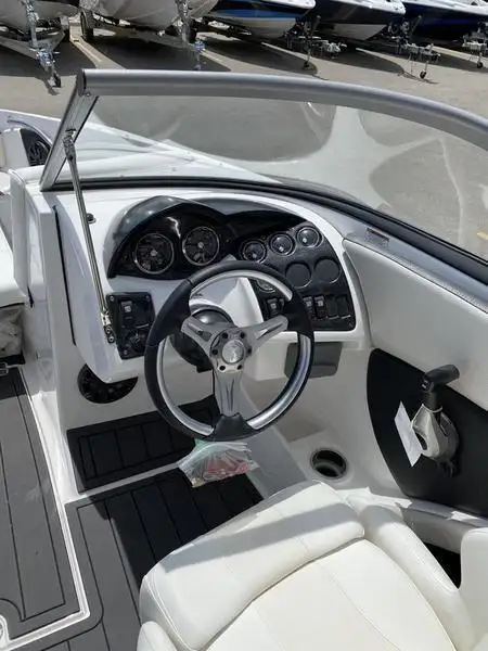 2022 Campion A20 Bowrider (Canadian Made) in Powerboats & Motorboats in Woodstock - Image 7