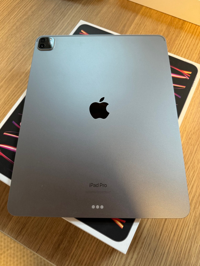 iPad Pro 12.9, 6th generation  dans iPad et tablettes  à Longueuil/Rive Sud - Image 3