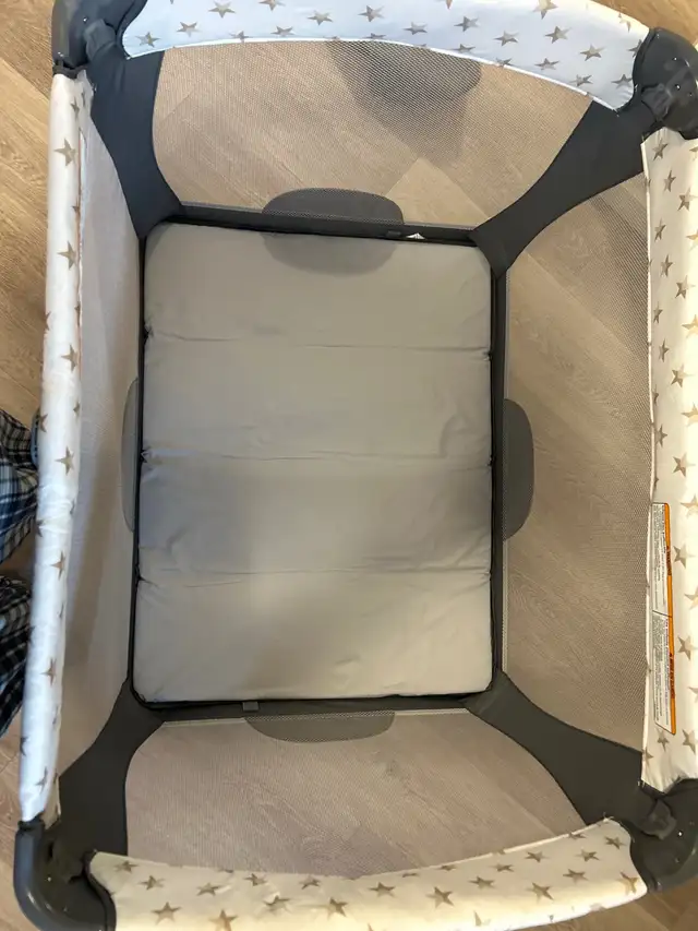 Graco Portable baby Crib in Playpens, Swings & Saucers in Lethbridge - Image 4