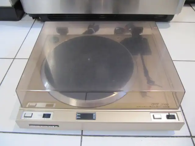 Vintage Marantz TT 2000 Direct Drive Turntable XCond Circa 1981 in Arts & Collectibles in Mississauga / Peel Region - Image 4