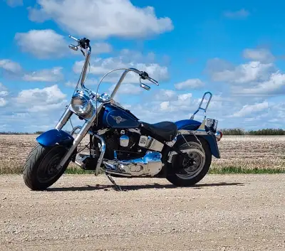 Nice old bike, sounds amazing, runs great. Comes with saddlebags, passenger seat,windshield, and som...