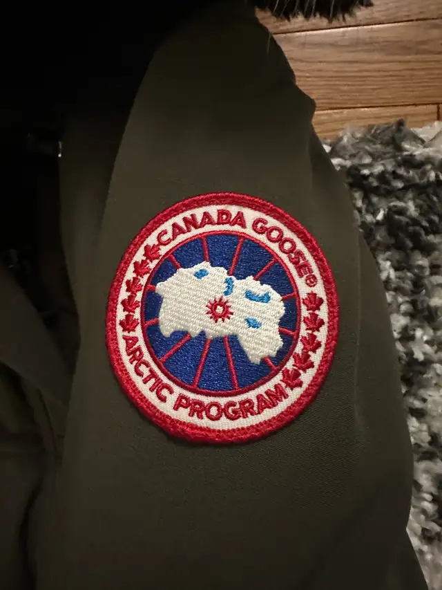CANADA GOOSE  MEDIUM JACKET in Women's - Tops & Outerwear in Ottawa - Image 6