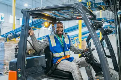 Trieur(se) de colis - Commis d'entrepôt, View more