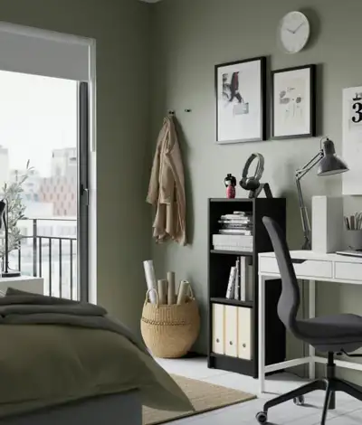 This IKEA Billy bookcase is a practical and stylish storage solution for any room. Although it's in...