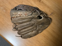 Seniors Baseball Glove  for a right hand  player