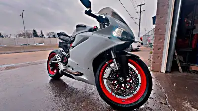 Looking to sell my used Panigale 959. This bike has a powerful engine and sleek design, perfect for...