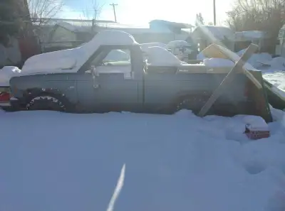 1986 Ford Ranger 4X4 5 Speed Manuel. 213,000km The fuel tank rusted out this fall. I just put A New...