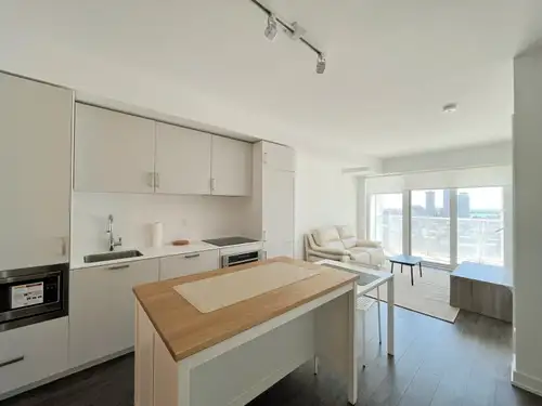 Shared Condo – Female Roommate Wanted Private bedroom available in a shared condo. All utilities inc...