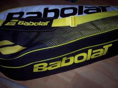 Superbe sac sport Babolat pour raquettes de badminton, squash... Presque neuf, utilisé seulement deu...
