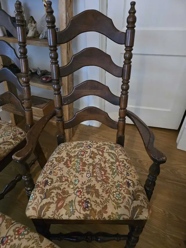 4x Kitchen table chairs in Dining Tables & Sets in Sarnia - Image 2