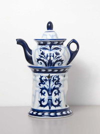 BOMBAY COMPANY PORCELAIN TEA POT AND WARMER