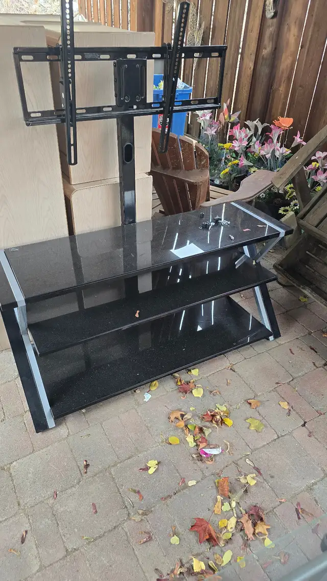 TV Stand in TV Tables & Entertainment Units in Kamloops - Image 2