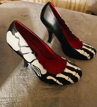 Skeleton foot patterned high heel shoes (size 9 - new)
