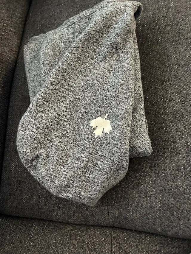 Roots hoodie in Kids & Youth in City of Toronto - Image 6