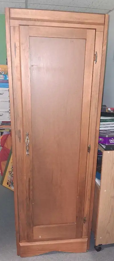 Petite armoire-penderie à donner, View more