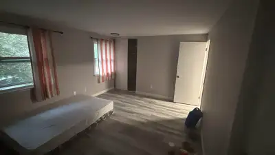 Master Bedroom for Rent – 5 Mins to Western