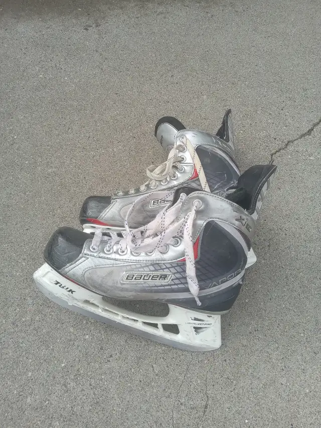 Hockey skates in Hockey in Prince George - Image 5